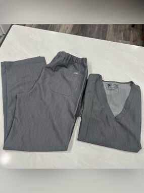 FIGS scrub set graphite Isabel medium pants Casma top size large